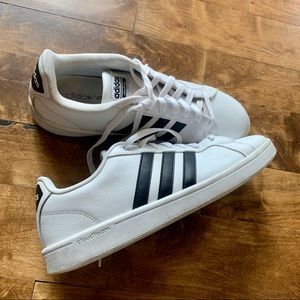 ADIDAS men’s classic sneaker black stripe Sz 9.5